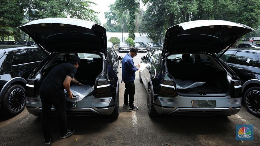 Jelang KTT ASEAN, Ratusan Kendaraan Listrik Mulai Padati GBK. (CNBC Indonesia/Tri Susilo)