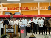 Detik-Detik Jokowi Resmikan LRT, Langsung Operasi Hari Ini