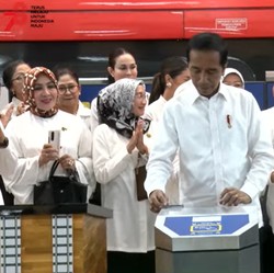 Jokowi Sebut LRT Jabodebek Bisa Kurangi Polusi