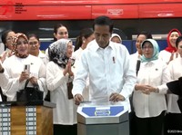 Jokowi Sebut LRT Jabodebek Bisa Kurangi Polusi