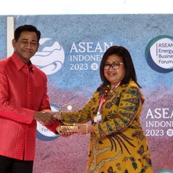 Kaltim Prima Coal Raih Penghargaan di ASEAN Energy Award 2023