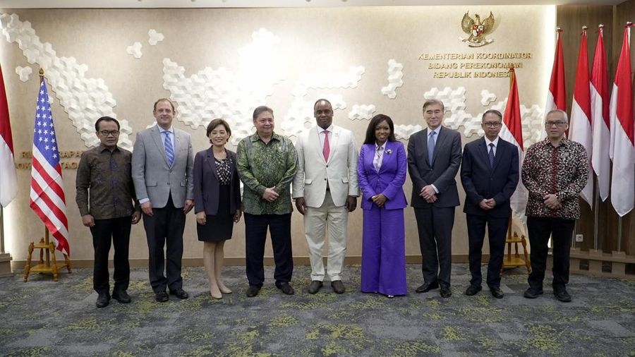 Delegasi kongres Amerika Serikat bertemu dengan Menteri Koordinator Bidang Perekonomian Airlangga Hartarto di Jakarta di Jakarta, Senin (28/8). (Dok. Kementerian Koordinator Bidang Perekonomian Republik Indonesia)