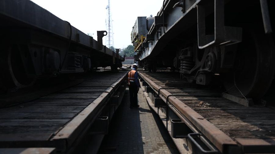 Kereta Teknis untuk Proyek Pembangunan Kereta Cepat. (վ/Tri Susilo)