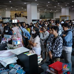 Penampakan Toko Buku Gunung Agung Sesak Diserbu Pengunjung