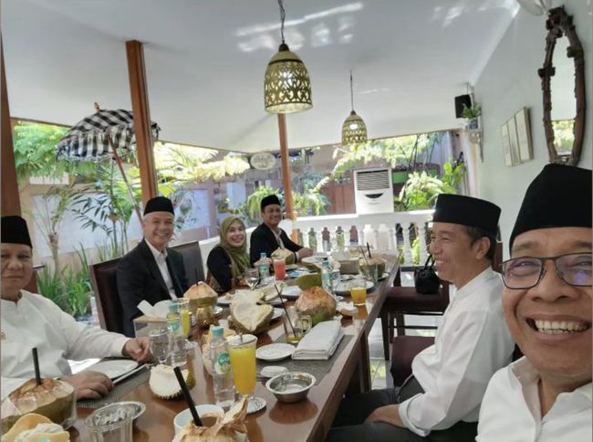 Saat Jokowi Makan Siang Bareng Prabowo And Ganjar Bahas Apa