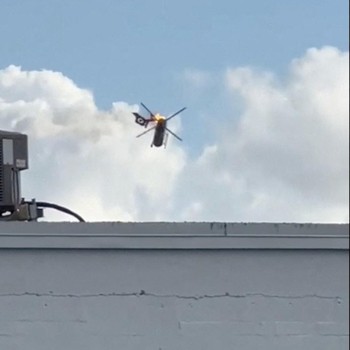 Detik-Detik Helikopter Jatuh di Atap Apartemen, 2 Tewas