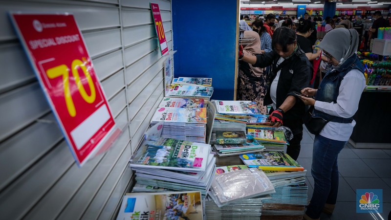Toko Buku Gunung Agung Diserbu Pengunjung. (CNBC Indonesia/Faisal Rahman) Toko Buku Gunung Agung Diserbu Pengunjung. (CNBC Indonesia/Faisal Rahman)