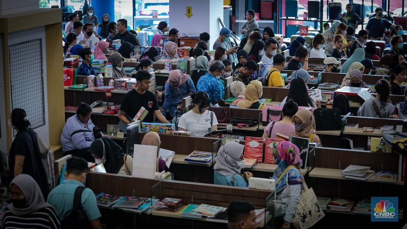 Toko Buku Gunung Agung Diserbu Pengunjung. (CNBC Indonesia/Faisal Rahman) Toko Buku Gunung Agung Diserbu Pengunjung. (CNBC Indonesia/Faisal Rahman)