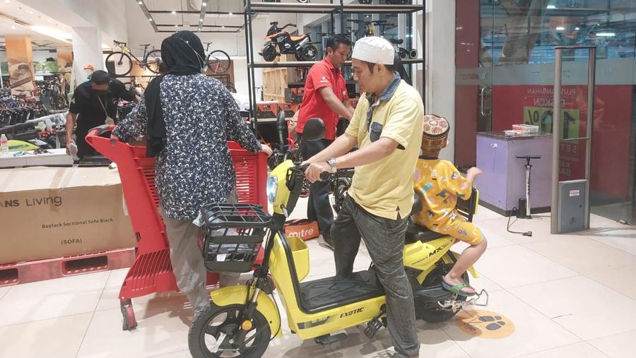 Transmart Full Day (CNBC Indonesia/Martyarizki)