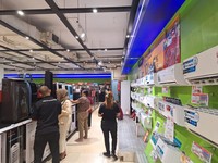 Didiskon Gede! Barang Elektronik Laris Manis di Transmart