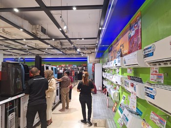 Didiskon Gede! Barang Elektronik Laris Manis di Transmart