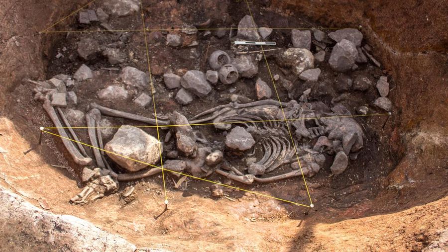 Sebuah makam berusia 3.000 tahun yang diyakini para arkeolog dari Proyek Arkeologi Pacopampa mungkin merupakan penghormatan kepada pemimpin agama elit di negara Andean sekitar tiga milenium lalu, difoto di Pacopampa, Peru, 25 Agustus 2023. (Ministry of Culture of Peru/Handout via REUTERS)