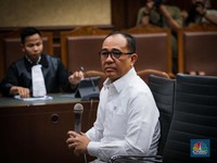 Penampakan Eks Bos Pajak Rafael Alun Dalam Sidang TPPU