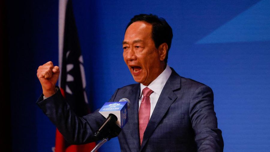 FILE PHOTO: Terry Gou, Foxconn founder announces his bid for the Taiwan presidency during a press event in Taipei, Taiwan August 28, 2023. REUTERS/Ann Wang/File Photo