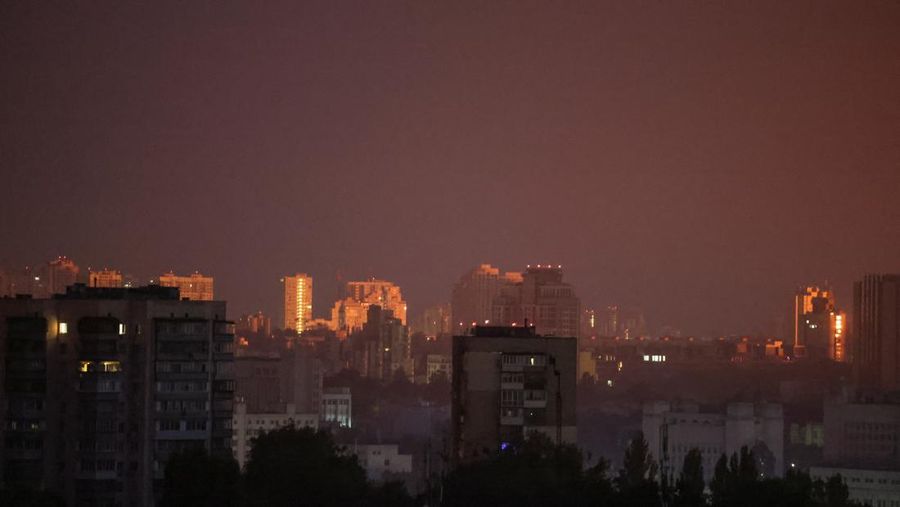 A flash from the explosion of a missile illuminates the city during a Russian missile strike, amid Russia's attack on Ukraine, in Kyiv, Ukraine August 30, 2023. REUTERS/Gleb Garanich