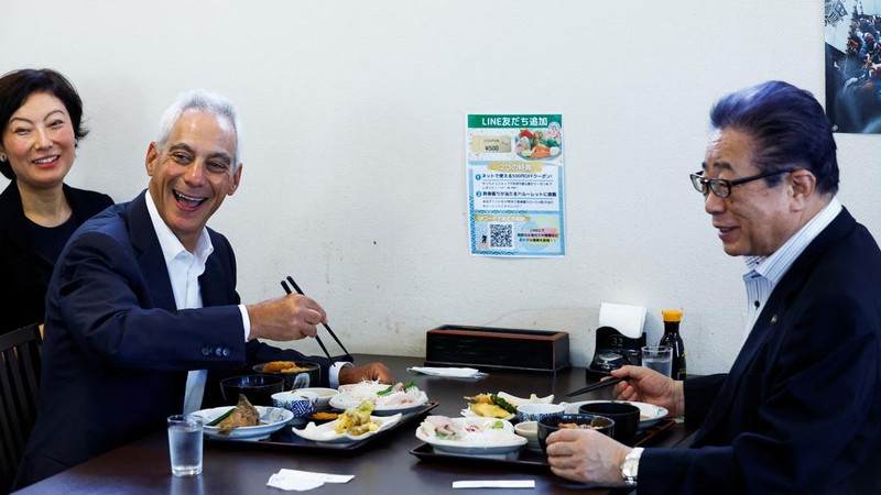 U.S. Ambassador to Japan Rahm Emanuel eats lunch with Soma Mayor Hidekiyo Tachiya at Restaurant Takohachi during his visit to show his support for the water discharge from the Fukushima Daiichi nuclear power plant, in Soma, Fukushima Prefecture, Japan, August 31, 2023. REUTERS/Kim Kyung-Hoon