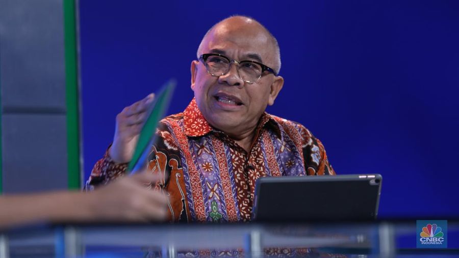 Direktur Utama PT Asabri (Persero) Wahyu Suparyono dalam acara BUMN Report di Studio CNBC Indonesia, Jakarta, Jumat (1/9/2023). (CNBC Indonesia/Tri Susilo)