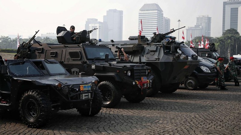 Kapolri Jenderal Listyo Sigit Prabowo bersama Panglima TNI Laksamana Yudo Margono memimpin Apel Gelar Pasukan Pengamanan KTT ASEAN ke-43 di Monas, Jakarta Pusat, Jumat (1/9/2023). (Dok. Detikcom/Azhar Bagas)