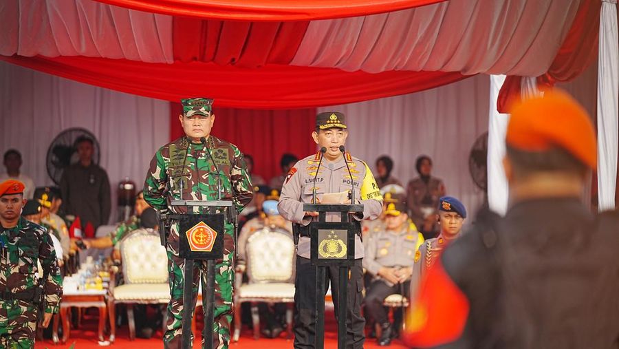 Kapolri Jenderal Listyo Sigit Prabowo bersama Panglima TNI Laksamana Yudo Margono memimpin Apel Gelar Pasukan Pengamanan KTT ASEAN ke-43 di Monas, Jakarta Pusat, Jumat (1/9/2023). (Dok. Detikcom/Azhar Bagas)