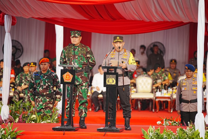 Kapolri Jenderal Listyo Sigit Prabowo bersama Panglima TNI Laksamana Yudo Margono memimpin Apel Gelar Pasukan Pengamanan KTT ASEAN ke-43 di Monas, Jakarta Pusat, Jumat (1/9/2023). (Dok. Detikcom/Azhar Bagas)