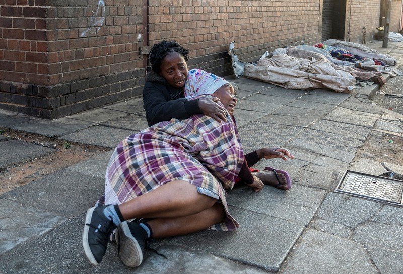 Setidaknya 73 orang meninggal dunia akibat kebakaran gedung lima lantai di Johannesburg, Afrika Selatan, pada Kamis (31/8). (X/@ODIRILERAM via REUTERS/X/@ODIRILERAM) Setidaknya 73 orang meninggal dunia akibat kebakaran gedung lima lantai di Johannesburg, Afrika Selatan, pada Kamis (31/8). (X/@ODIRILERAM via REUTERS/X/@ODIRILERAM)