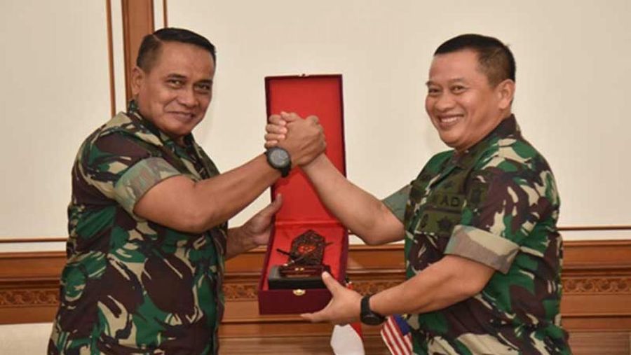 Letjen TNI Bambang Suswanto (Kiri). (Dok. tni.mil.id)