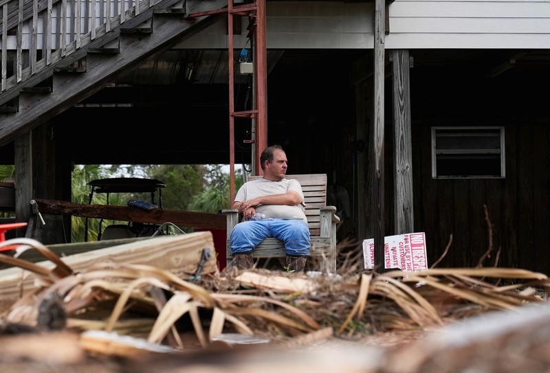Negara bagian Florida di Amerika Serikat disapu Badai Tropis Idalia, yang membawa angin kencang hingga menyebabkan pemadaman listrik pada Rabu (31/8/2023) waktu setempat. (AP/Rebecca Blackwell) Negara bagian Florida di Amerika Serikat disapu Badai Tropis Idalia, yang membawa angin kencang hingga menyebabkan pemadaman listrik pada Rabu (31/8/2023) waktu setempat. (AP/Rebecca Blackwell)
