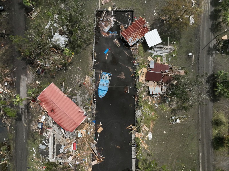 Negara bagian Florida di Amerika Serikat disapu Badai Tropis Idalia, yang membawa angin kencang hingga menyebabkan pemadaman listrik pada Rabu (31/8/2023) waktu setempat. (AP/Rebecca Blackwell) Negara bagian Florida di Amerika Serikat disapu Badai Tropis Idalia, yang membawa angin kencang hingga menyebabkan pemadaman listrik pada Rabu (31/8/2023) waktu setempat. (AP/Rebecca Blackwell)