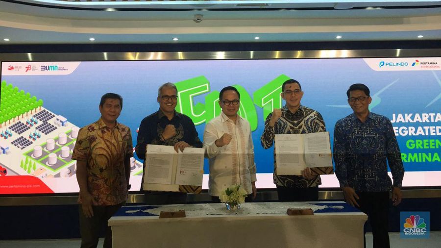 Penandatanganan kerja sama pengembangan Jakarta Integrated Green Terminal (JIGT) antara PT Pertamina International Shipping dan PT Pelabuhan Indonesia (Persero), Jakarta, Jumat (1/9/2023). (վ/Firda Dwi Muliawati)