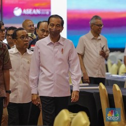 Jokowi Tertangkap Kamera Sedang Pakai Masker Lagi