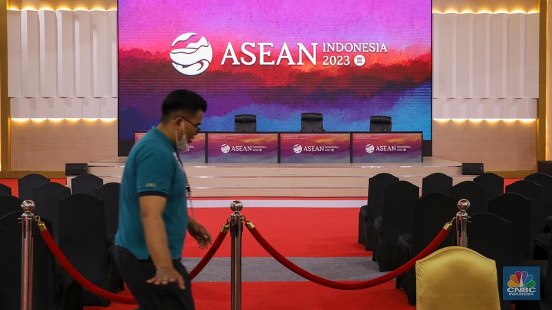 Menteri Komunikasi dan Informatika (Menkominfo) Budi Arie Setiadi saat peresmian Ruang Media, di Hall B JCC, Senayan, Jakarta, Senin (4/9/2023). (CNBC Indonesia/Tri Susilo) Menteri Komunikasi dan Informatika (Menkominfo) Budi Arie Setiadi saat peresmian Ruang Media, di Hall B JCC, Senayan, Jakarta, Senin (4/9/2023). (CNBC Indonesia/Tri Susilo)