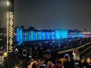 Dancing Fountain & Kereta Gantung Jadi Favorit Pengunjung TMII