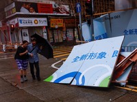 Potret Malapetaka Ngeri Hantam Hong Kong, Pohon Bertumbangan