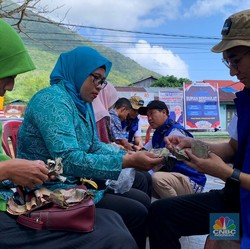 Kontainer BI Berisi Uang Diserbu Warga Banda Neira
