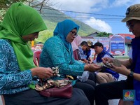 Kontainer BI Berisi Uang Diserbu Warga Banda Neira