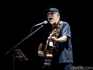 Lirik Lagu Iwan Fals Pesawat Tempurku Beserta Chord dan Maknanya