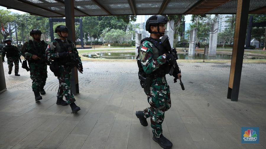 Pengamanan Konferensi Tingkat Tinggi (KTT) ke-43 Perhimpunan Bangsa-Bangsa Asia Tenggara (ASEAN). (CNBC Indonesia/Tri Susilo)