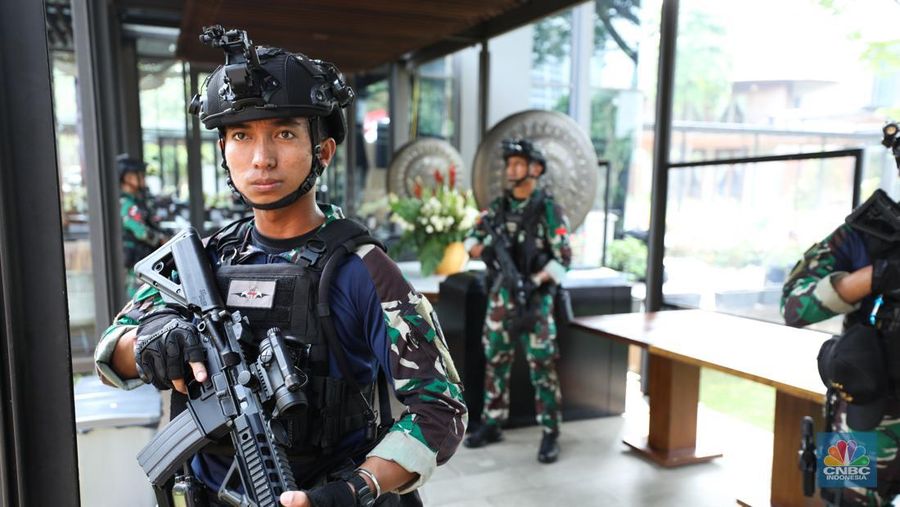 Pengamanan Konferensi Tingkat Tinggi (KTT) ke-43 Perhimpunan Bangsa-Bangsa Asia Tenggara (ASEAN). (CNBC Indonesia/Tri Susilo)