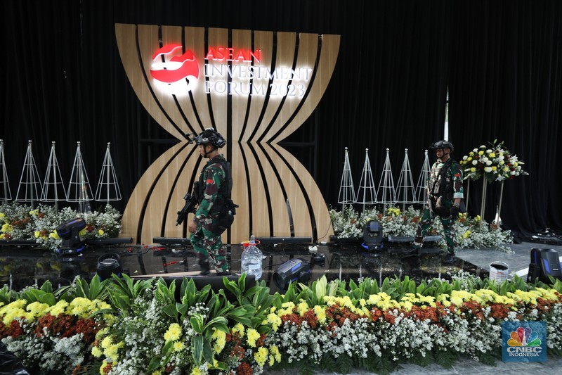 Pengamanan Konferensi Tingkat Tinggi (KTT) ke-43 Perhimpunan Bangsa-Bangsa Asia Tenggara (ASEAN). (CNBC Indonesia/Tri Susilo) Pengamanan Konferensi Tingkat Tinggi (KTT) ke-43 Perhimpunan Bangsa-Bangsa Asia Tenggara (ASEAN). (CNBC Indonesia/Tri Susilo)
