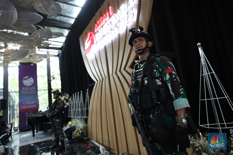 Pengamanan Konferensi Tingkat Tinggi (KTT) ke-43 Perhimpunan Bangsa-Bangsa Asia Tenggara (ASEAN). (CNBC Indonesia/Tri Susilo)