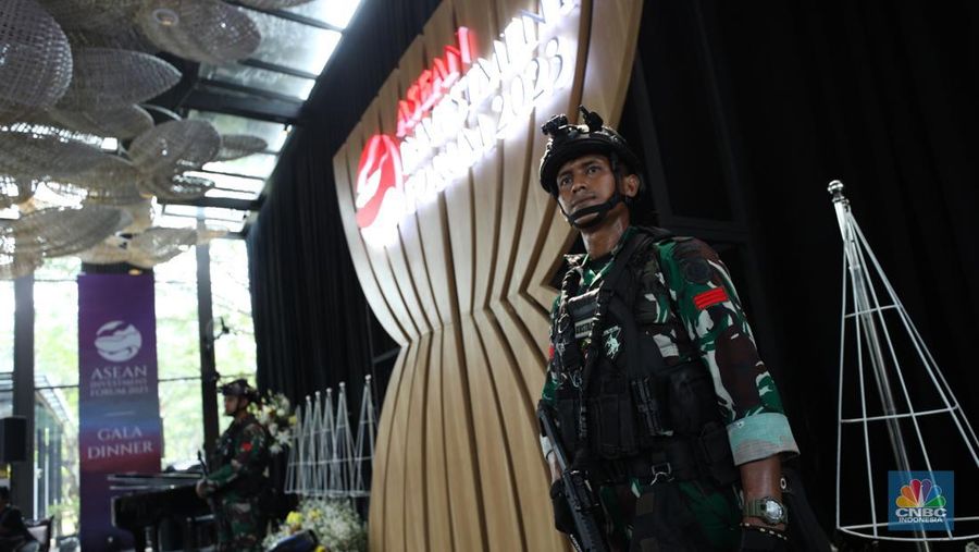 Pengamanan Konferensi Tingkat Tinggi (KTT) ke-43 Perhimpunan Bangsa-Bangsa Asia Tenggara (ASEAN). (CNBC Indonesia/Tri Susilo)