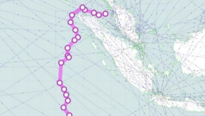 Perkiraan jalur penerbangan MH370, dengan Pulau Sumatera di kanan atas.