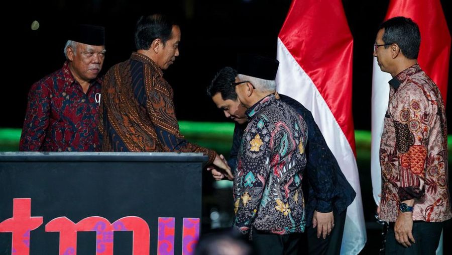 Presiden RI Jokowi dalam acara peresmian revitalisasi Taman Mini Indonesia Indah (TMII) di TMII Archipelago, Jakarta, pada Jumat malam, 1 September 2023. (Dok Kementerian BUMN)