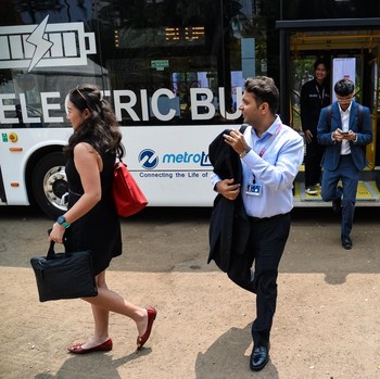 Gratis Buat Umum, Bus Listrik Transajakarta Sambut KTT ASEAN