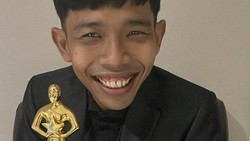 Job TV Kosong, Dede Sunandar Kerja di Cafe