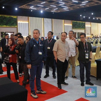 Potret Menkominfo Budi Arie Tinjau Media Center KTT ASEAN
