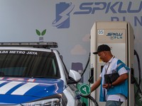 Jokowi Guyur Mobil Listrik Bejibun Insentif, Apa Untungnya?