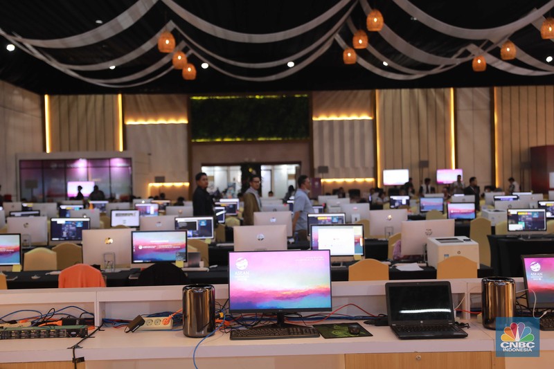 Menteri Komunikasi dan Informatika (Menkominfo) Budi Arie Setiadi saat peresmian Ruang Media, di Hall B JCC, Senayan, Jakarta, Senin (4/9/2023). (CNBC Indonesia/Tri Susilo) Menteri Komunikasi dan Informatika (Menkominfo) Budi Arie Setiadi saat peresmian Ruang Media, di Hall B JCC, Senayan, Jakarta, Senin (4/9/2023). (CNBC Indonesia/Tri Susilo)