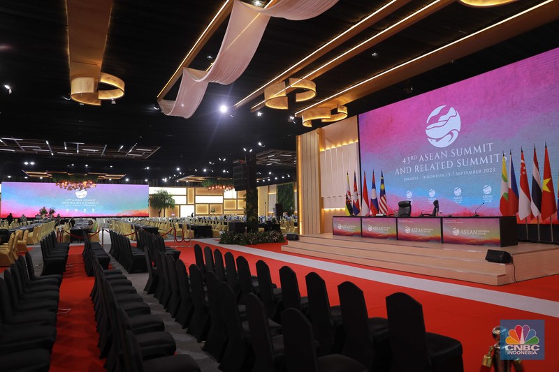 Suasana ruangan media center Konferensi Tingkat Tinggi ke-43 ASEAN 2023 di Jakarta Convention Center, Senayan, Minggu (2/9/2023). Suasana ruangan media center Konferensi Tingkat Tinggi ke-43 ASEAN 2023 di Jakarta Convention Center, Senayan, Minggu (2/9/2023). (CNBC Indonesia/Muhammad Sabki)