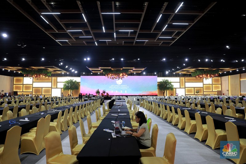 Menteri Komunikasi dan Informatika (Menkominfo) Budi Arie Setiadi saat peresmian Ruang Media, di Hall B JCC, Senayan, Jakarta, Senin (4/9/2023). (CNBC Indonesia/Tri Susilo) Menteri Komunikasi dan Informatika (Menkominfo) Budi Arie Setiadi saat peresmian Ruang Media, di Hall B JCC, Senayan, Jakarta, Senin (4/9/2023). (CNBC Indonesia/Tri Susilo)